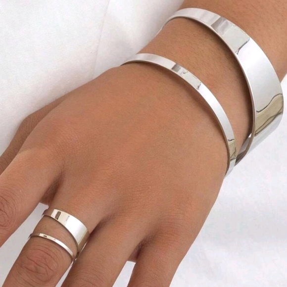 Elegant Silver Contemporary Cuff Bracelet And Ring Set - Picture 4 of 6